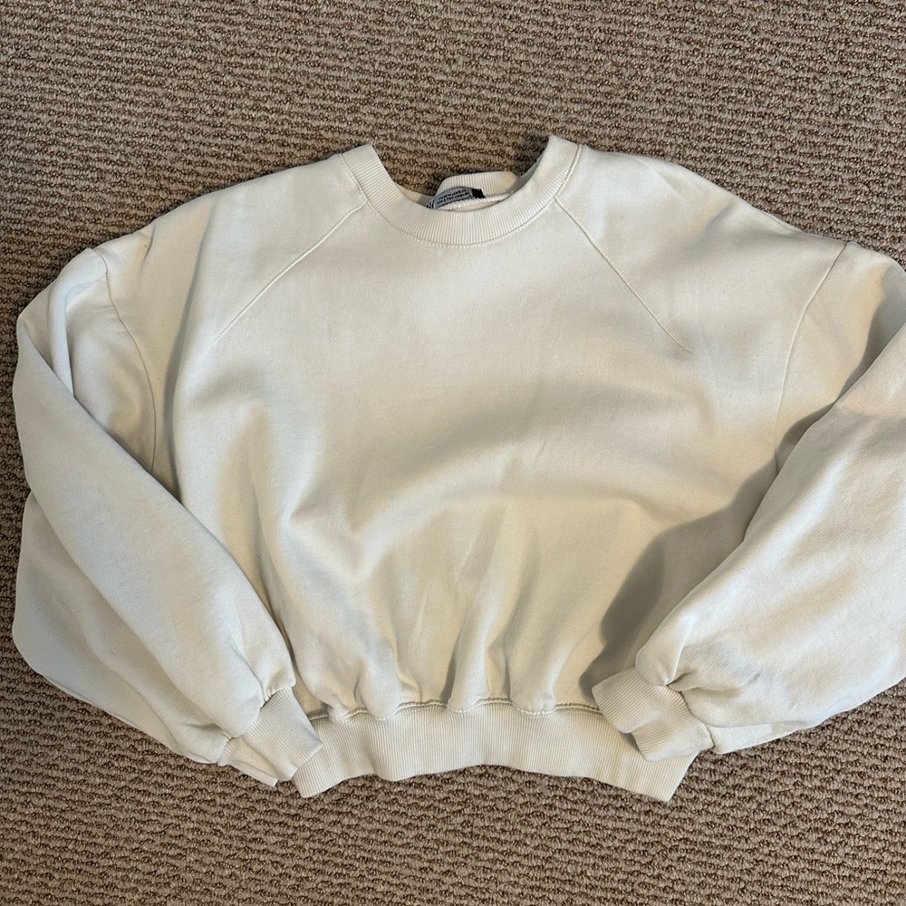 Zara Women's Off-White Crew Neck Sweater